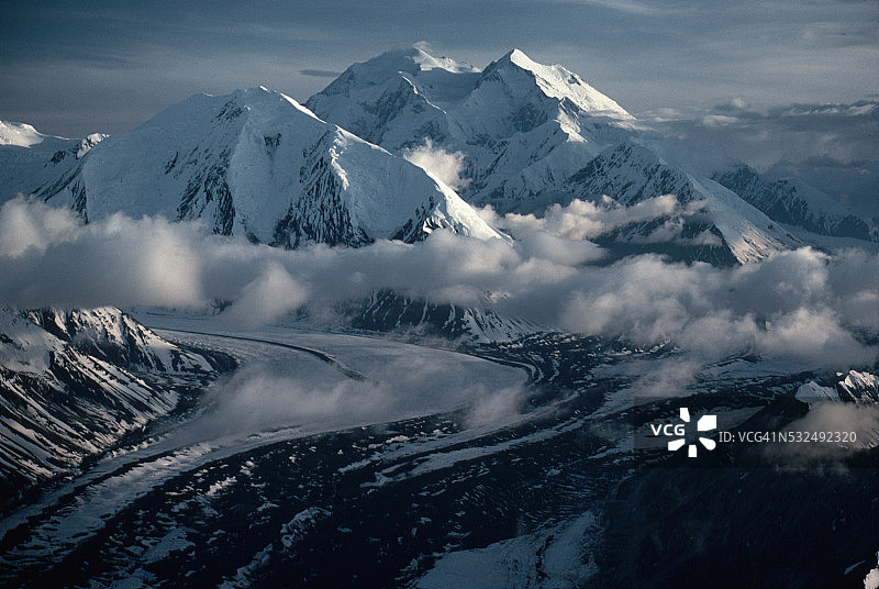 兰格尔山脉和马拉aspina冰川图片素材