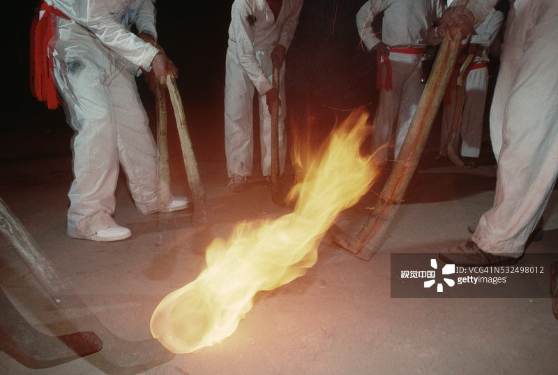 从乌拉玛球上升起的火焰图片素材