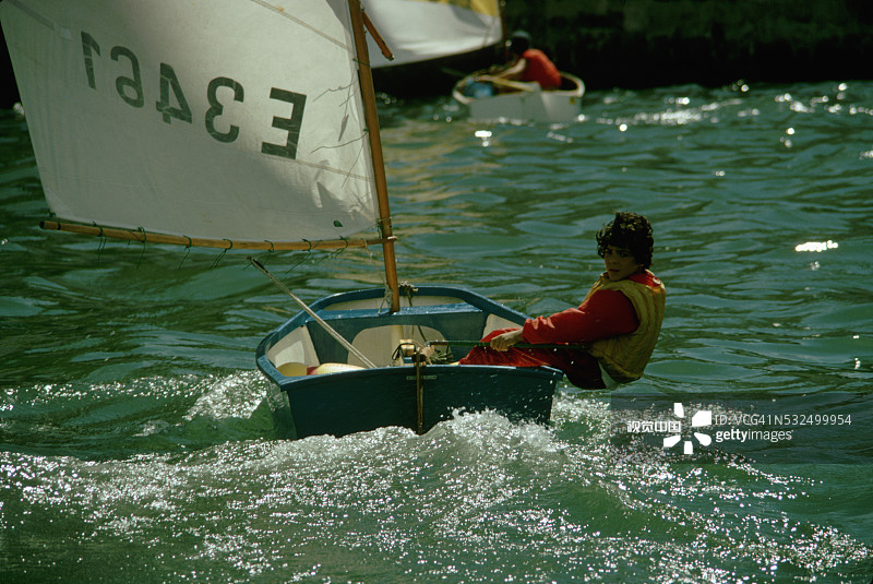 小型帆船比赛图片素材