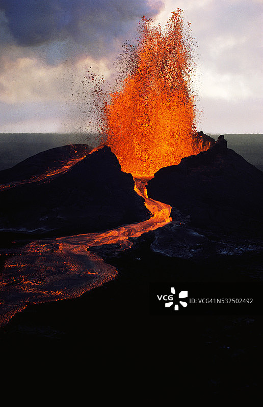 Puu Oo Crater 喷发图片素材