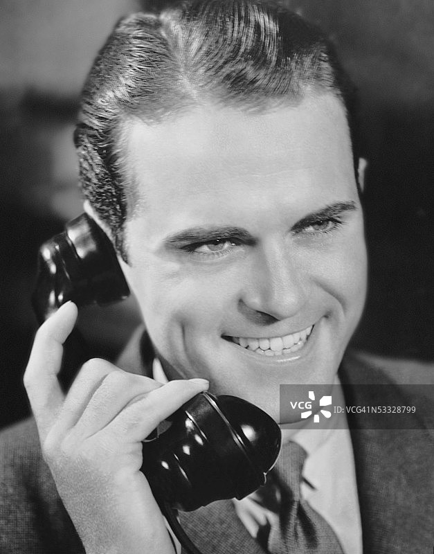 打电话的男人图片素材