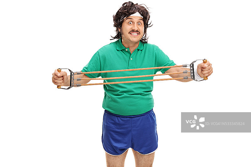 用阻力带锻炼的复古男人图片素材