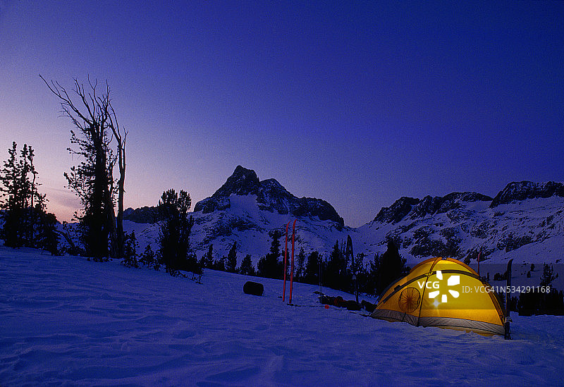 雪地露营图片素材