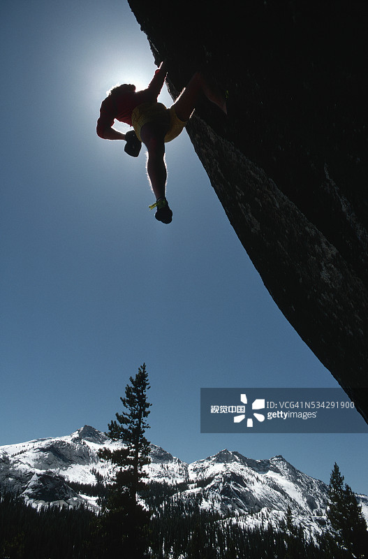 攀岩者的剪影图片素材