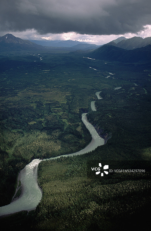麦肯齐山脉的河谷图片素材