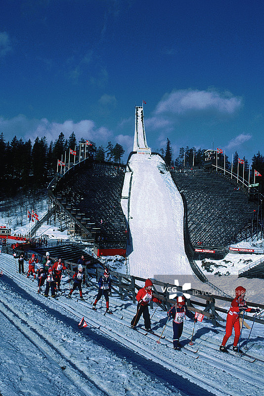 儿童滑雪比赛图片素材