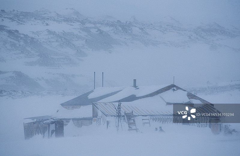 南极营地的暴风雪图片素材