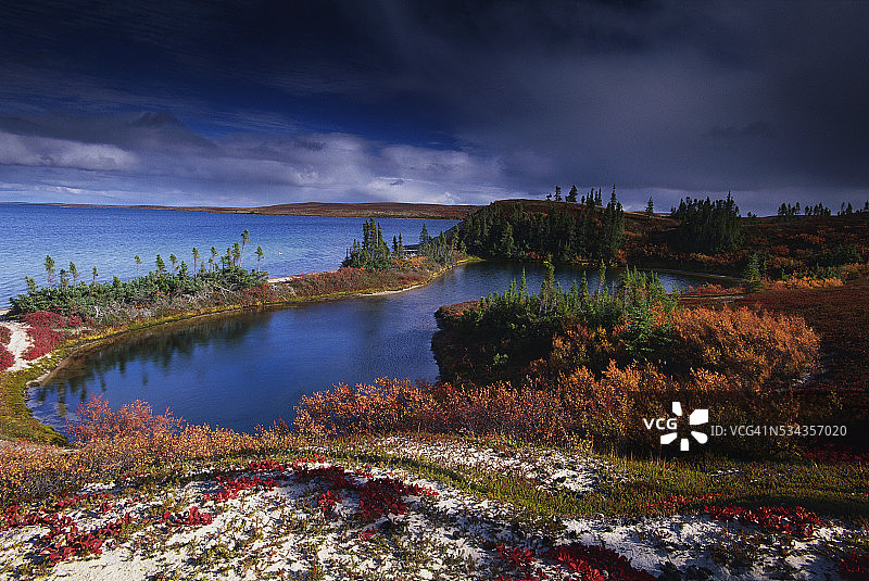 塞隆河上空的乌云图片素材