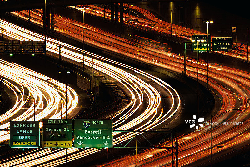 5号州际公路上的高峰时段交通图片素材