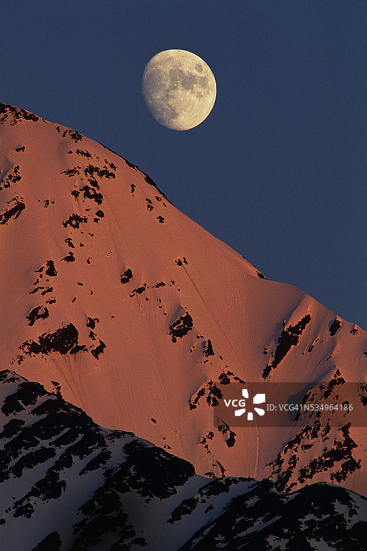基奈山脉的月出图片素材