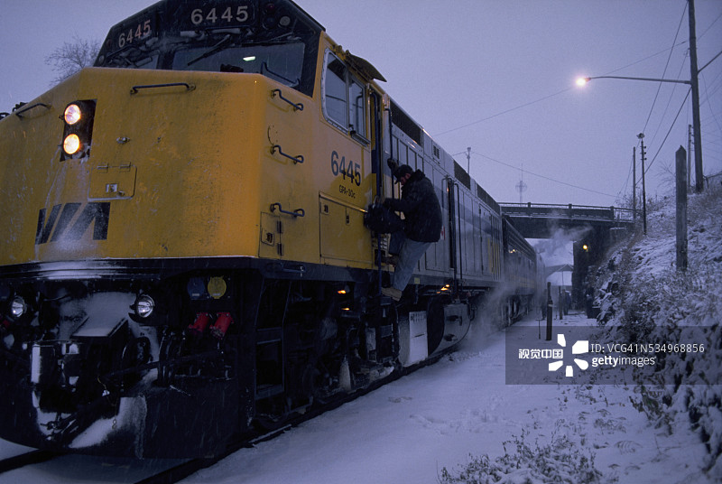 工程师登上火车图片素材