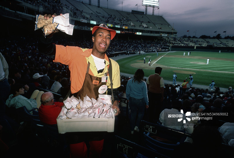 体育场内的花生小贩图片素材