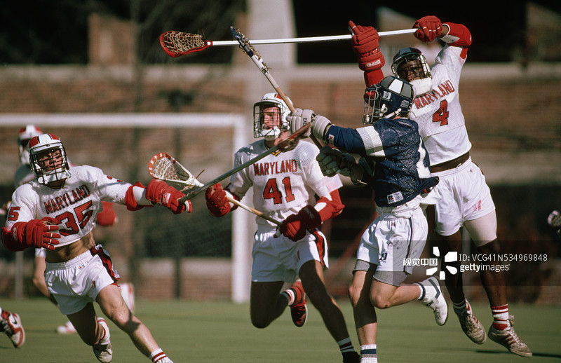 杜克大学对阵马里兰大学的长曲棍球比赛图片素材