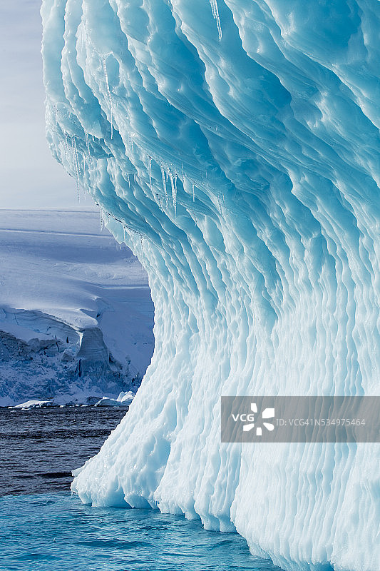 南极洲杰拉许海峡的冰山图片素材