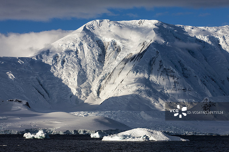 南极洲的山峰图片素材