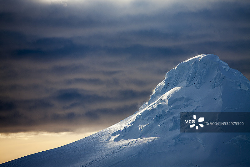 南极洲的山峰图片素材