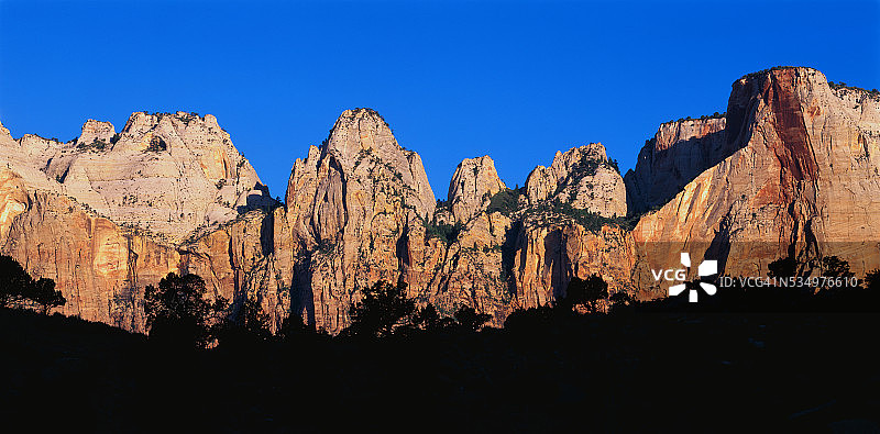 日出时分的悬崖图片素材