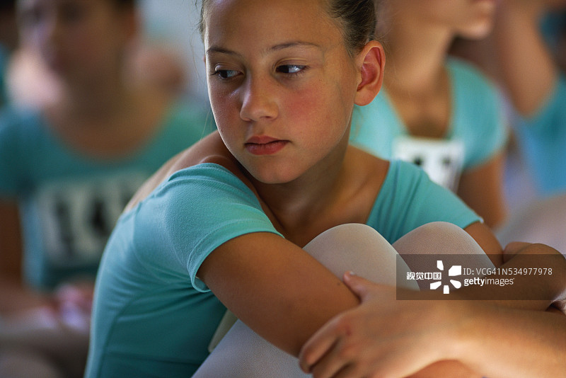 年轻芭蕾舞女演员图片素材