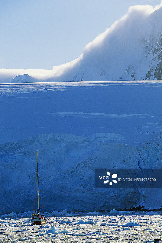 停泊在洛克罗伊港的游艇图片素材