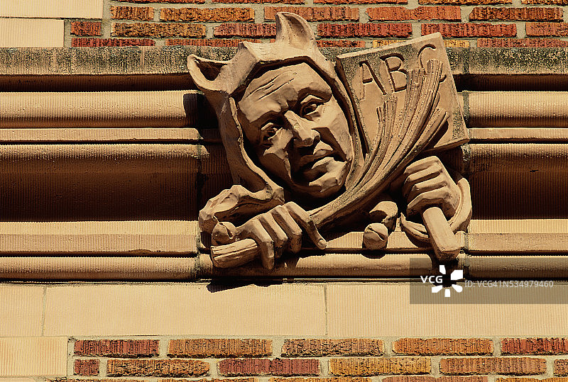 阿隆佐·维克多·刘易斯的小丑雕塑图片素材