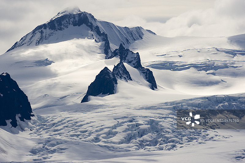 卡特迈国家公园哈罗湾附近的冰川图片素材