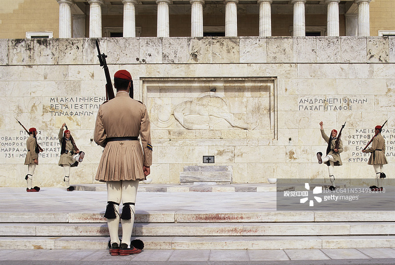 无名战士纪念碑前的希腊士兵图片素材