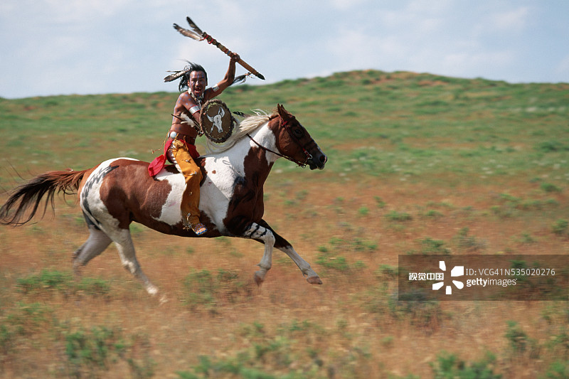 骑马的苏族战士图片素材