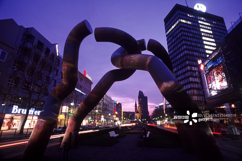 马丁·马茨基和布里吉特·马茨基-丹宁霍夫的柏林750周年纪念雕塑图片素材