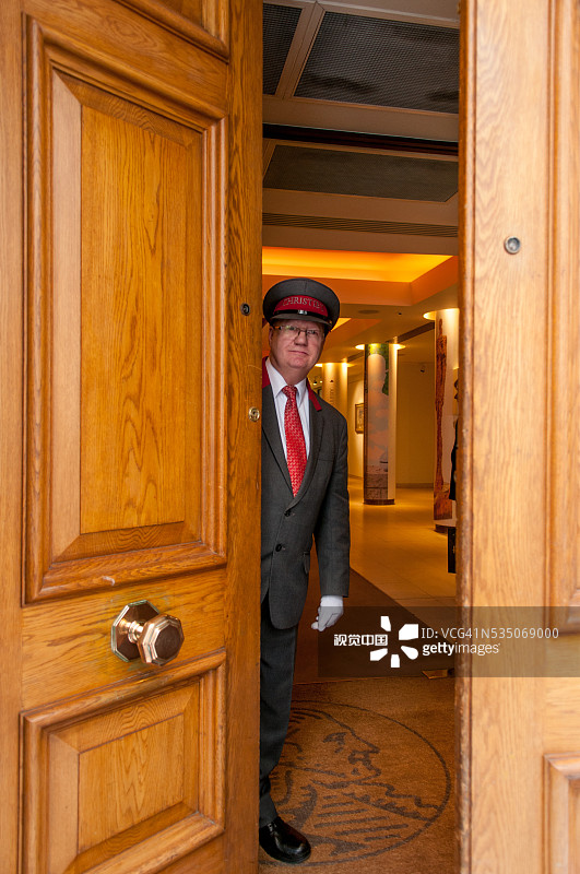 伦敦佳士得拍卖行的门卫图片素材