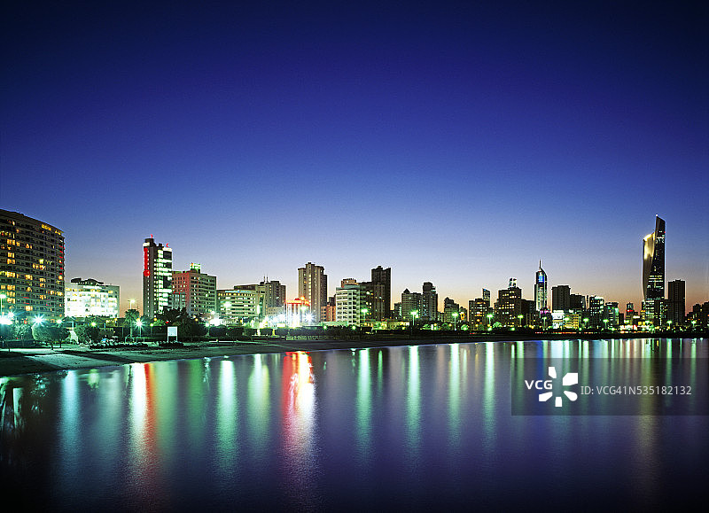 科威特城城市天际线夜景图片素材
