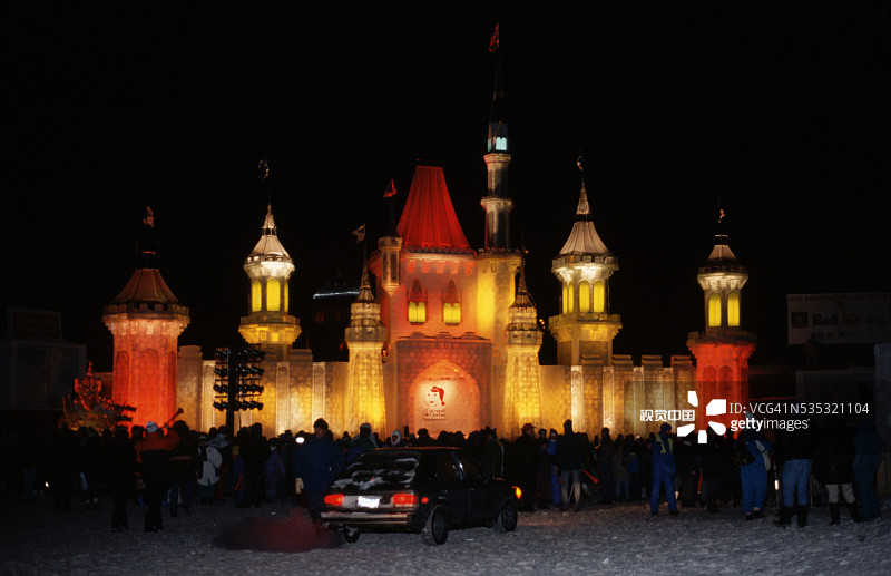 灯火通明的冰城堡图片素材