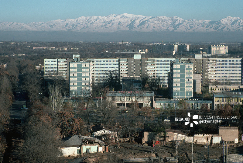 杜尚别上空的帕米尔山脉图片素材