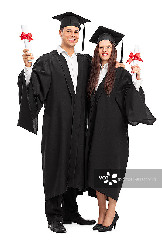 年轻夫妇展示毕业证书图片素材