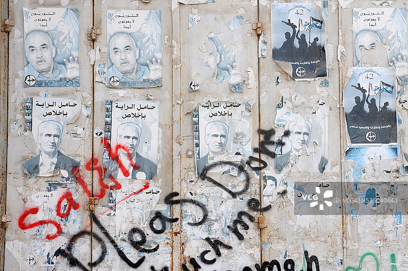 比林墙上的巴勒斯坦战斗人员海报图片素材