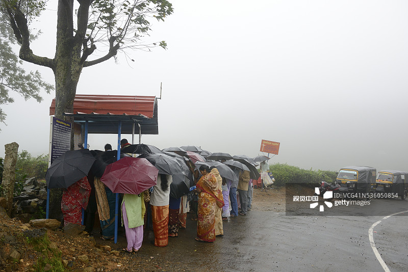 在喀拉拉邦的道路上祈祷图片素材