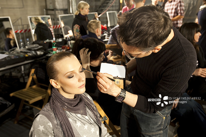 时装模特化妆中图片素材