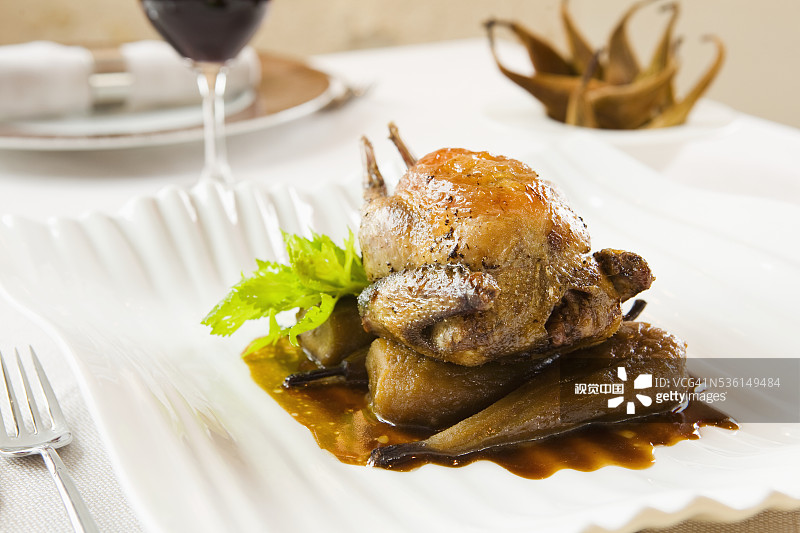 都兰人家：卢瓦尔河谷特色梨子鸽图片素材