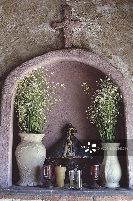 瓦哈卡州祭坛上的龙舌兰酒图片素材