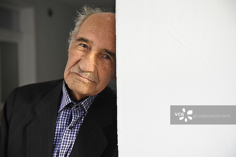 一位长者的肖像图片素材