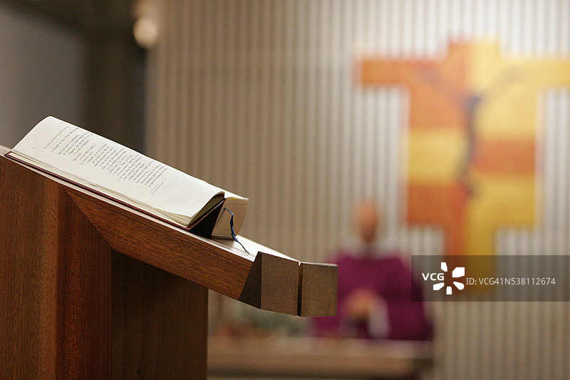 圣玛丽德拉皮埃尔基维尔天主教修道院弥撒图片素材