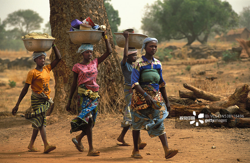 康卡拉巴村的妇女图片素材