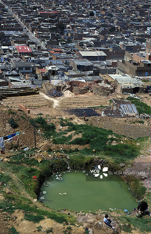 工人社区的饮用水源图片素材