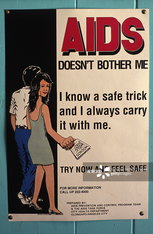 酒吧里的艾滋病预防海报图片素材