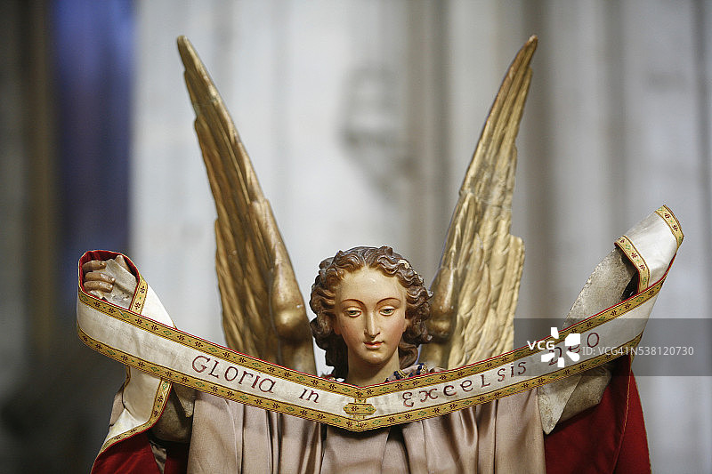 圣艾蒂安大教堂中的加百列雕像图片素材