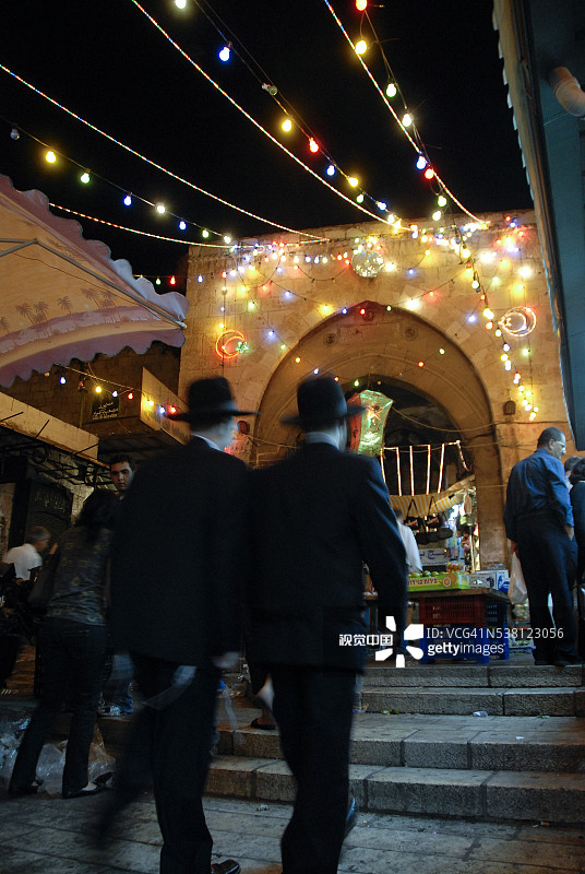 斋月期间从大马士革门出来的正统犹太教徒图片素材