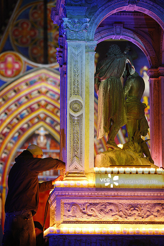 里昂主教座堂灯光节图片素材