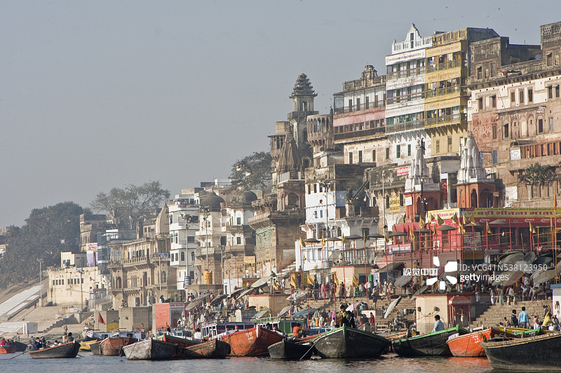 瓦拉纳西主要 घाट 全景图片素材