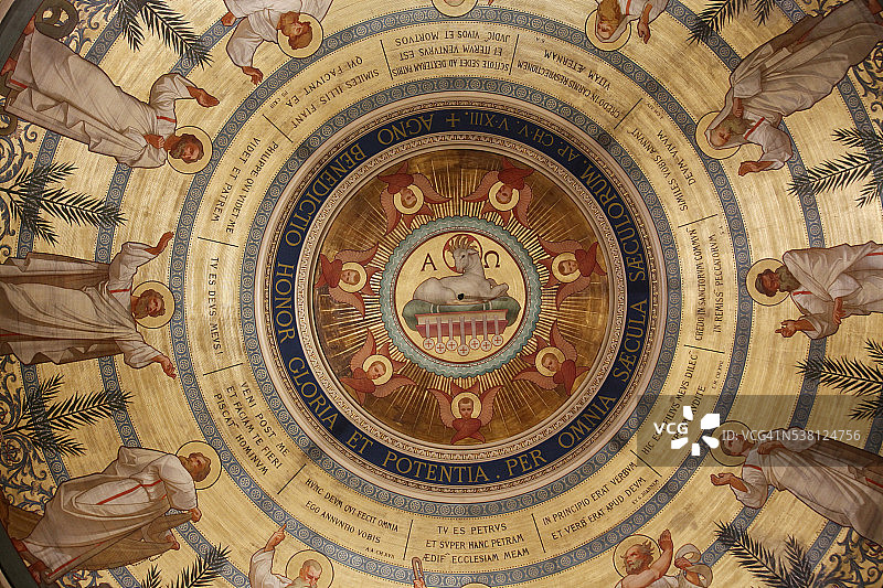 法国巴黎圣方济各-泽维尔教堂圆顶天花板图片素材