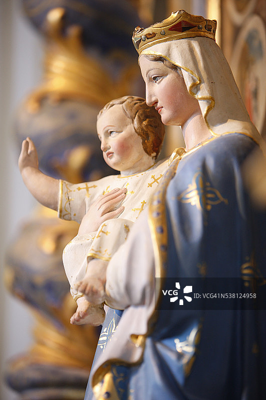 圣尼古拉德韦罗切教堂中的圣母与圣子图片素材
