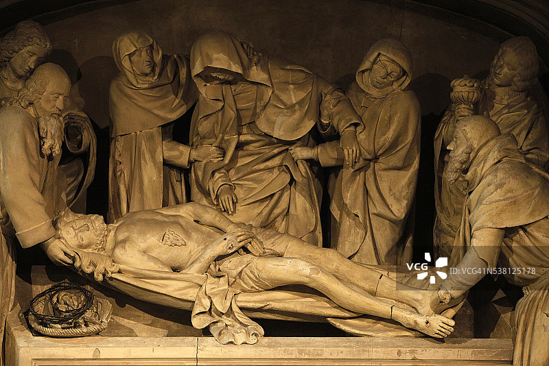 阿维尼翁圣彼得教堂雕塑：基督的葬礼图片素材